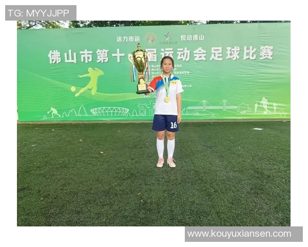 在绿茵场上追逐梦想的少年们挑选足球明星的热血成长故事